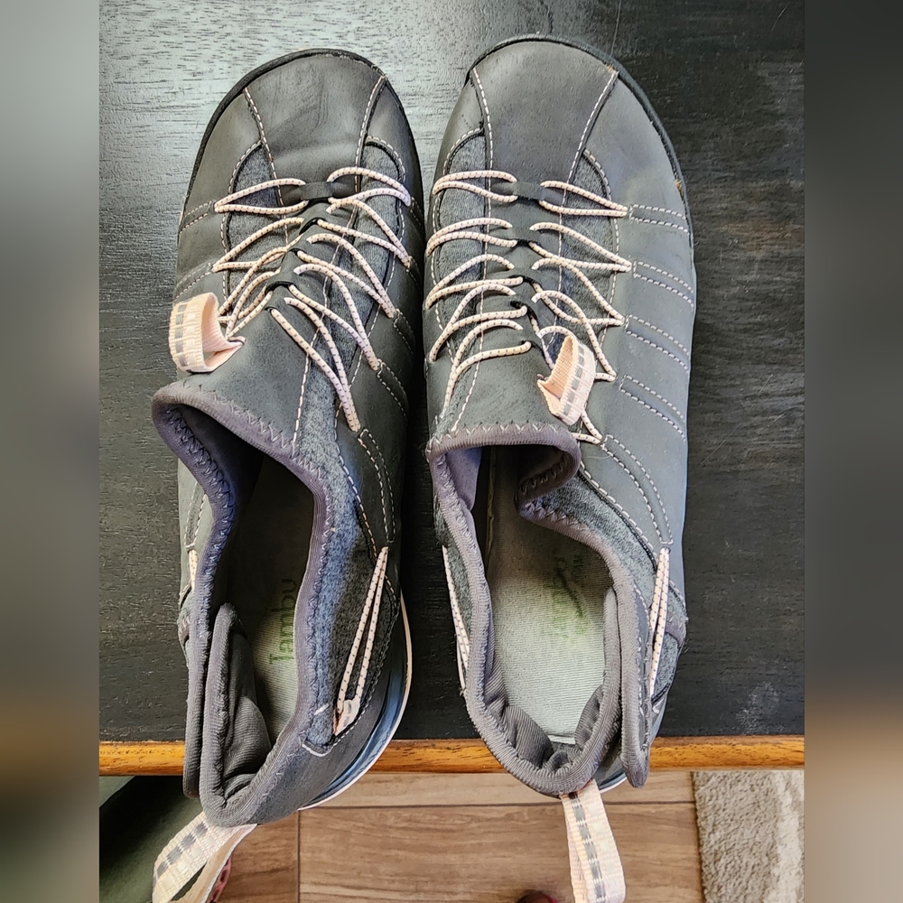 JAMBU Women's gray shoes size 9 wide